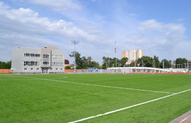 В Ростове-на-Дону на стадионе "Локомотив" появился искусственный газон с подогревом